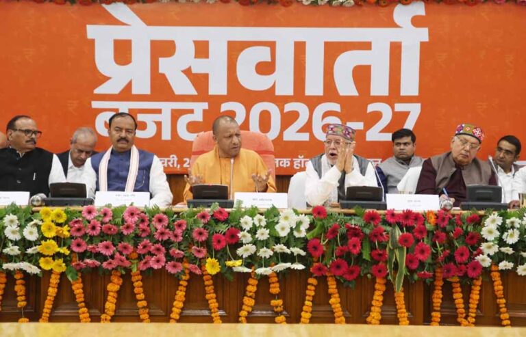 मुख्यमंत्री योगी आदित्याथ ने पत्रकारों को संबोधित करते हुए विस्तार से बताई बजट की उपलब्धियां