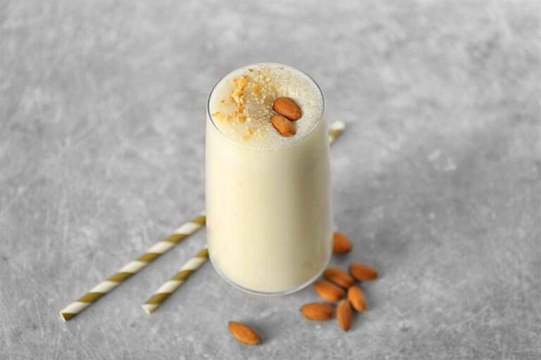 हेल्दी भी, टेस्टी भी: बच्चों के लिए झटपट तैयार होने वाला बादाम मिल्क शेक हेल्दी भी, टेस्टी भी: बच्चों के लिए झटपट तैयार होने वाला बादाम मिल्क शेक