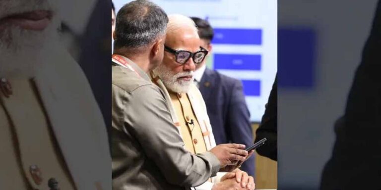 स्वदेशी तकनीक का दम: पीएम मोदी ने पहने ‘Sarvam Kaze’, भारतीय कंपनी की AI में उड़ान