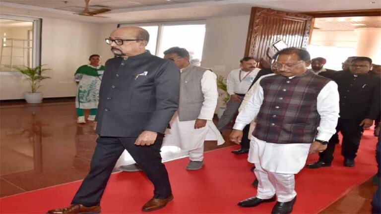 बजट सत्र की शुरुआत के साथ राज्यपाल का संबोधन, छत्तीसगढ़ के विकास पर दिया जोर बजट सत्र की शुरुआत के साथ राज्यपाल का संबोधन, छत्तीसगढ़ के विकास पर दिया जोर