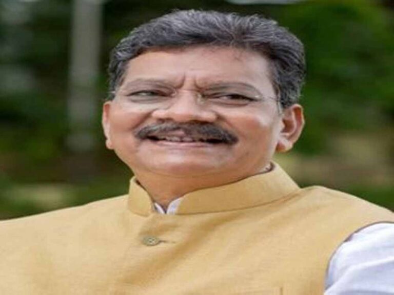 नेता प्रतिपक्ष चरणदास महंत का बयान: संकल्पहीन और भ्रष्टाचार से भरा है यह बजट नेता प्रतिपक्ष चरणदास महंत का बयान: संकल्पहीन और भ्रष्टाचार से भरा है यह बजट