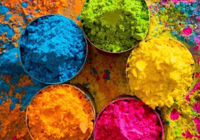 हर्बल गुलाल बना रही कबीरधाम की महिलाएं, होली पर बढ़ेगी बिक्री और आय हर्बल गुलाल बना रही कबीरधाम की महिलाएं, होली पर बढ़ेगी बिक्री और आय