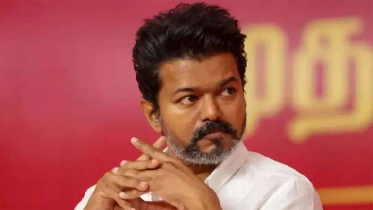 एक्ट्रेस संग अवैध संबंध का आरोप, TVK प्रमुख विजय की पत्नी ने मांगा तलाक एक्ट्रेस संग अवैध संबंध का आरोप, TVK प्रमुख विजय की पत्नी ने मांगा तलाक