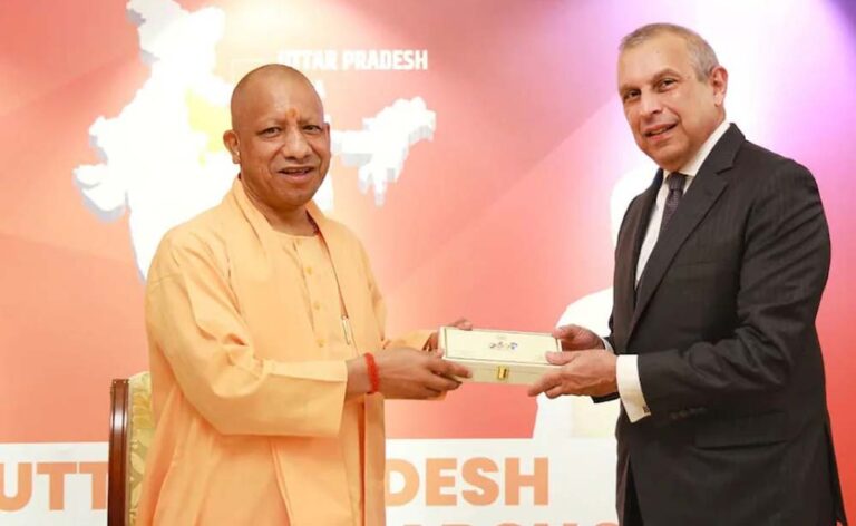 सिंगापुर में CM योगी ने दिग्गज उद्योगपति से की मुलाकात, निवेश को लेकर की महत्वपूर्ण बातचीत