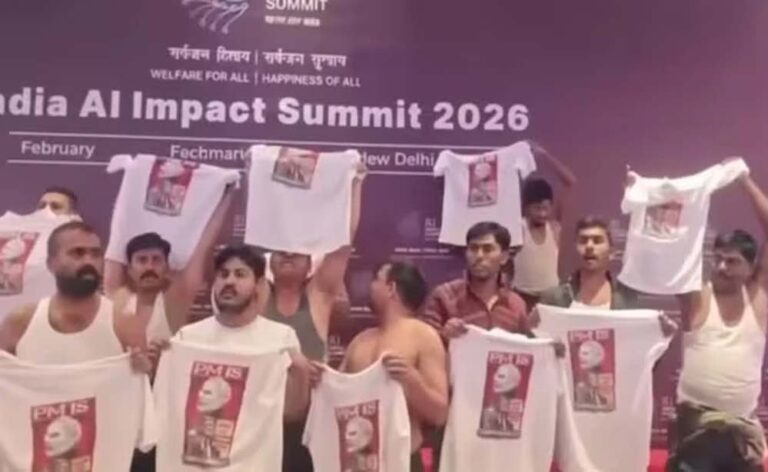दिल्ली कोर्ट का बयान, AI समिट में यूथ कांग्रेस के शर्टलेस प्रोटेस्ट से भारत की अंतरराष्ट्रीय इमेज को खतरा