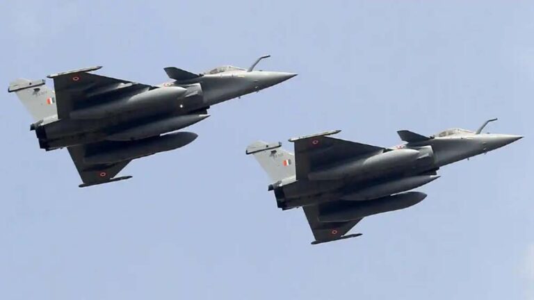 भारत में राफेल बनाने के बाद सरकार बेचेगी, समझें डील की शर्तें भारत में राफेल बनाने के बाद सरकार बेचेगी, समझें डील की शर्तें