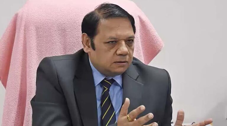 ‘बंजल साहब’ पर कार्रवाई की तैयारी, तौलिए से अंडरवियर तक प्रोटोकॉल में थे 50 अफसर ‘बंजल साहब’ पर कार्रवाई की तैयारी, तौलिए से अंडरवियर तक प्रोटोकॉल में थे 50 अफसर