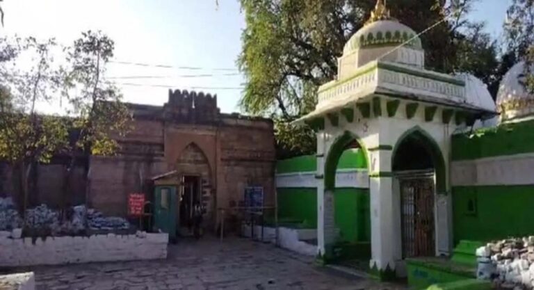 धार भोजशाला परिसर में दरगाह निर्माण पर बहस, मंदिर के हिस्सों के उपयोग की चर्चा तेज