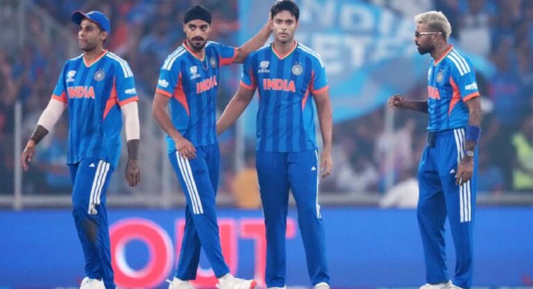 आर-पार की जंग में टीम इंडिया दांव पर, हार हुई तो खतरे में पड़ेंगे चार सितारों के करियर आर-पार की जंग में टीम इंडिया दांव पर, हार हुई तो खतरे में पड़ेंगे चार सितारों के करियर