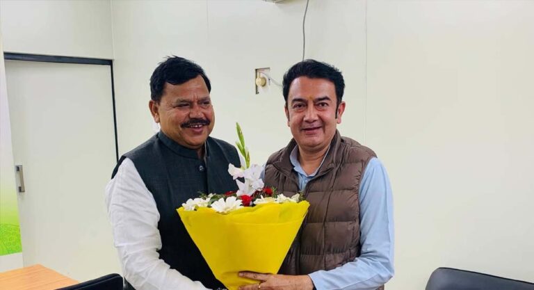 नितेन्द्र सिंह राठौर ने दिया बड़ा बयान, भाजपा में शामिल होने की अफवाहों पर कांग्रेस में मची हलचल नितेन्द्र सिंह राठौर ने दिया बड़ा बयान, भाजपा में शामिल होने की अफवाहों पर कांग्रेस में मची हलचल