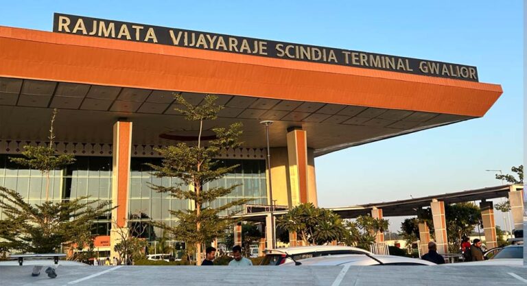 नागरिक उड्डयन मंत्रालय और एयरलाइंस को हाईकोर्ट का नोटिस, ग्वालियर एयरपोर्ट की उड़ानों में कमी पर सवाल