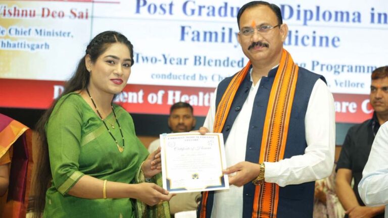 मंत्री जायसवाल ने कहा, व्यावहारिक कौशल से समाज के अंतिम व्यक्ति तक स्वास्थ्य सेवाएं पहुंचाएंगे चिकित्सक मंत्री जायसवाल ने कहा, व्यावहारिक कौशल से समाज के अंतिम व्यक्ति तक स्वास्थ्य सेवाएं पहुंचाएंगे चिकित्सक