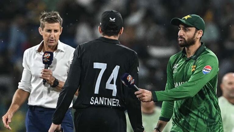 न्यूजीलैंड की हार से पाकिस्तान को मिला सेमीफाइनल में प्रवेश का मौका, जानें गणित न्यूजीलैंड की हार से पाकिस्तान को मिला सेमीफाइनल में प्रवेश का मौका, जानें गणित