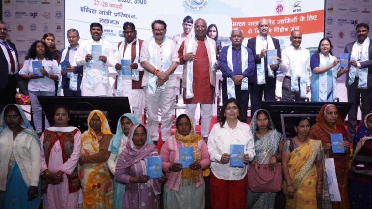 केंद्रीय मंत्री व प्रदेश के मत्स्य मंत्री ने किया दो दिवसीय उप्र मीन महोत्सव एवं एक्वा एक्सपो का शुभारम्भ केंद्रीय मंत्री व प्रदेश के मत्स्य मंत्री ने किया दो दिवसीय उप्र मीन महोत्सव एवं एक्वा एक्सपो का शुभारम्भ