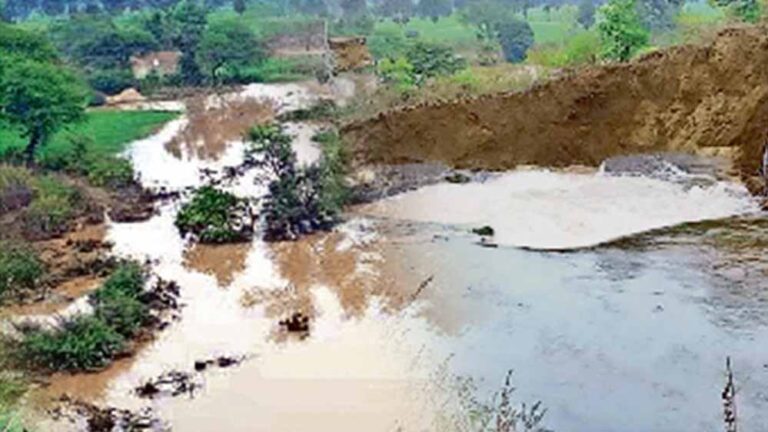 जबलपुर में बरगी बांध से नहर फूटने से 6 गांवों और खेतों में जलभराव, हालात बिगड़े