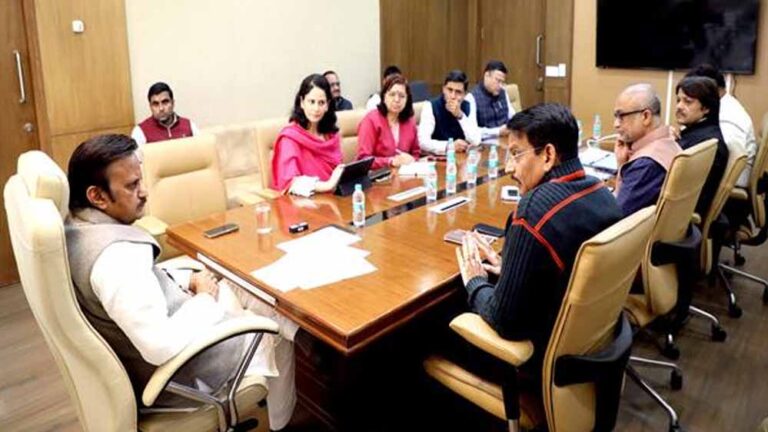 स्वास्थ्य योजनाओं को समयबद्ध और पारदर्शी ढंग से लागू करने के लिए उप मुख्यमंत्री शुक्ल ने दिया निर्देश स्वास्थ्य योजनाओं को समयबद्ध और पारदर्शी ढंग से लागू करने के लिए उप मुख्यमंत्री शुक्ल ने दिया निर्देश