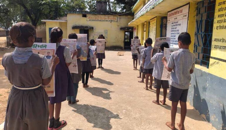 विद्यार्थियों की दिनचर्या में शामिल हुआ अखबार वाचन
