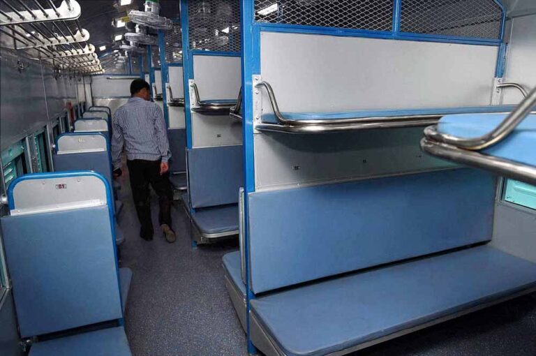 रेल यात्रियों को बड़ी राहत: जनरल कोच की घंटे-घंटे सफाई, AI पकड़ेगा गंदगी