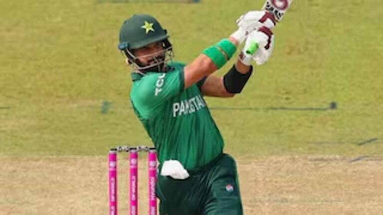 रिकॉर्ड के बराबर पहुंचे साहिबजादा फरहान, तूफानी शतक से मचाया क्रिकेट जगत में हड़कंप रिकॉर्ड के बराबर पहुंचे साहिबजादा फरहान, तूफानी शतक से मचाया क्रिकेट जगत में हड़कंप
