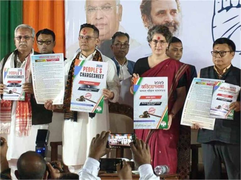 प्रियंका गांधी ने असम में खोला BJP के खिलाफ मोर्चा, पेश की 20 सूत्रीय चार्जशीट