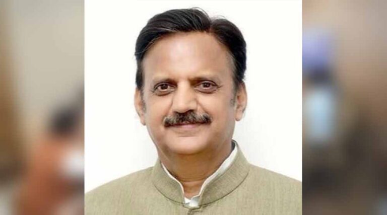 प्रधानमंत्री मोदी के दूरदर्शी नेतृत्व में वैश्विक मंच पर मजबूत हुआ भारत: उप मुख्यमंत्री शुक्ल प्रधानमंत्री मोदी के दूरदर्शी नेतृत्व में वैश्विक मंच पर मजबूत हुआ भारत: उप मुख्यमंत्री शुक्ल