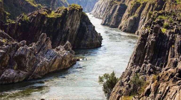 मध्य प्रदेश की जीवनरेखा नर्मदा पर NGT का सख्त रुख, पर्यावरण सचिव से रिपोर्ट तलब मध्य प्रदेश की जीवनरेखा नर्मदा पर NGT का सख्त रुख, पर्यावरण सचिव से रिपोर्ट तलब