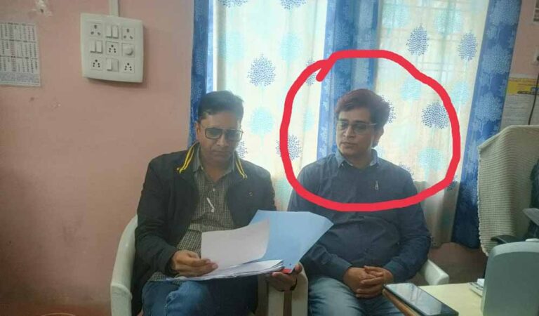 CMHO ऑफिस में NHM डाटा मैनेजर रिश्वत लेते पकड़ा गया, छिंदवाड़ा में लोकायुक्त ने किया सख्त कदम