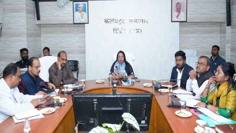 जनसुनवाई में कलेक्टर ने आमजन की समस्याओं पर ध्यान दिया, त्वरित निराकरण के आदेश