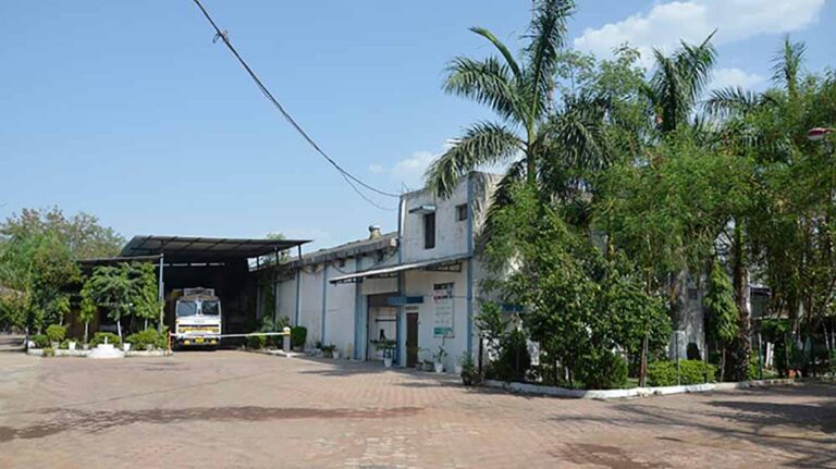 रायसेन में सोम डिस्टलरीज यूनिट्स के लाइसेंस निलंबित, अवैध शराब परिवहन पर कड़ी कार्रवाई