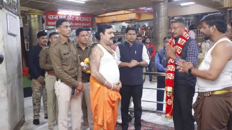 महाकाल के दर्शन के बाद IPS राकेश गुप्ता ने पदभार संभाला, बोले- कानून व्यवस्था को सुदृढ़ करेंगे