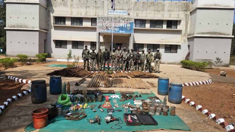 अबूझमाड़ के जंगलों में नक्सलियों का बड़ा जखीरा बरामद, हथियार फैक्ट्री और विस्फोटक से जुड़ी बड़ी कार्रवाई