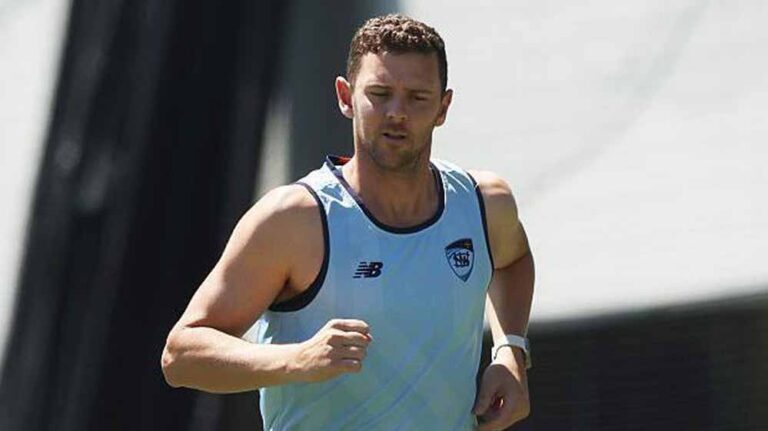 ऑस्ट्रेलिया के जॉश हेजलवुड को बड़ा झटका, टी20 वर्ल्ड कप से बाहर, टीम को हुआ नुकसान