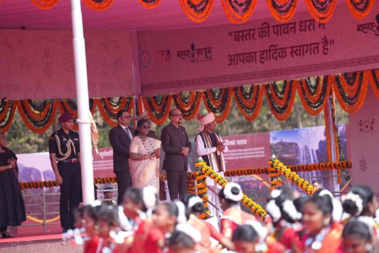 नन्हे वीरों की बड़ी उड़ान: अबूझमाड़ के मल्लखंब खिलाड़ियों ने राष्ट्रपति के समक्ष रचा इतिहास