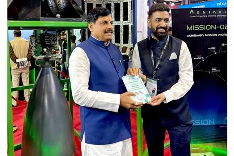 मुख्यमंत्री डॉ. यादव पहुंचे NeevCloud स्टॉल पर, AI समिट में स्टार्टअप्स को मिला बड़ा प्रोत्साहन मुख्यमंत्री डॉ. यादव पहुंचे NeevCloud स्टॉल पर, AI समिट में स्टार्टअप्स को मिला बड़ा प्रोत्साहन