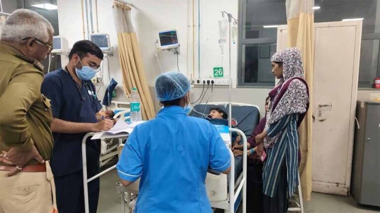 आलीराजपुर में खौफनाक वारदात: चाय में कीटनाशक मिलाकर मां ने ली तीन बच्चों की जान आलीराजपुर में खौफनाक वारदात: चाय में कीटनाशक मिलाकर मां ने ली तीन बच्चों की जान