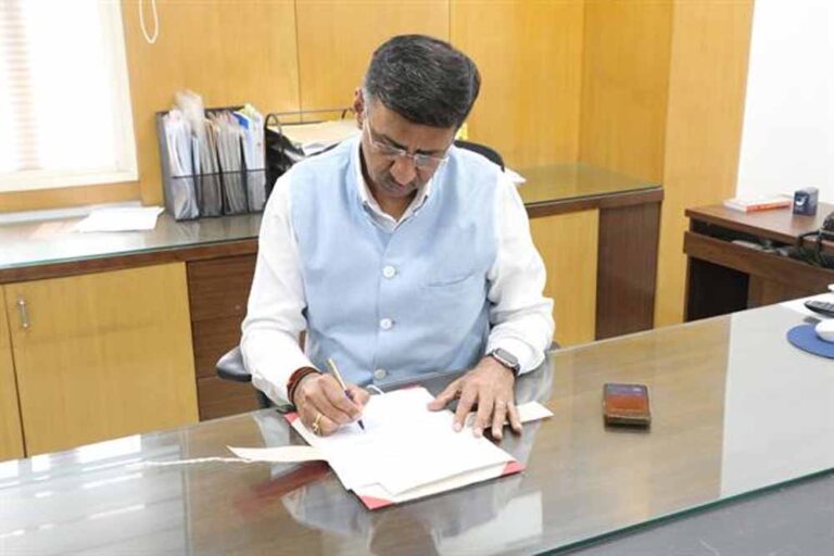 नवागत आयुक्त जनसंपर्क श्री मनीष सिंह ने कार्यभार ग्रहण किया