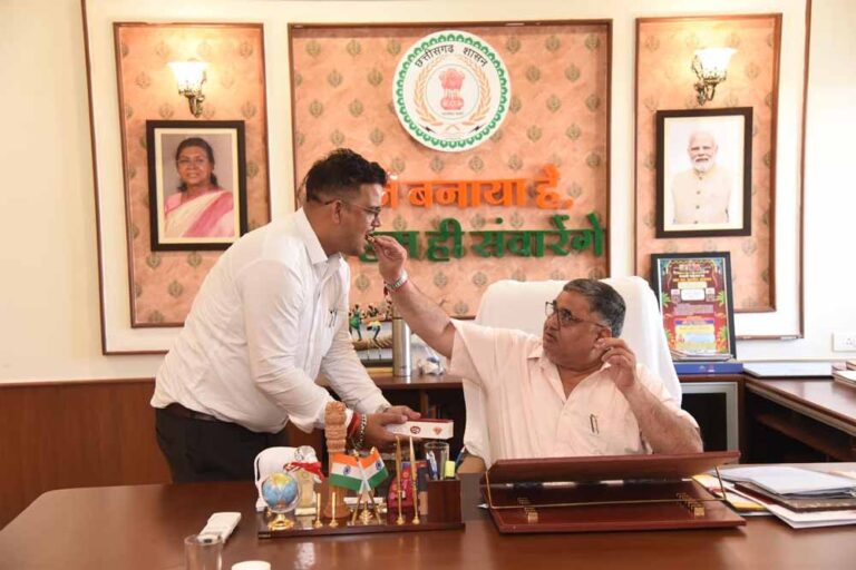 पर्यटन एवं संस्कृति मंत्री राजेश अग्रवाल के निज सहायक  कौस्तुभ पांडेय को डॉ. सी.वी. रमन विश्वविद्यालय से पीएचडी की उपाधि