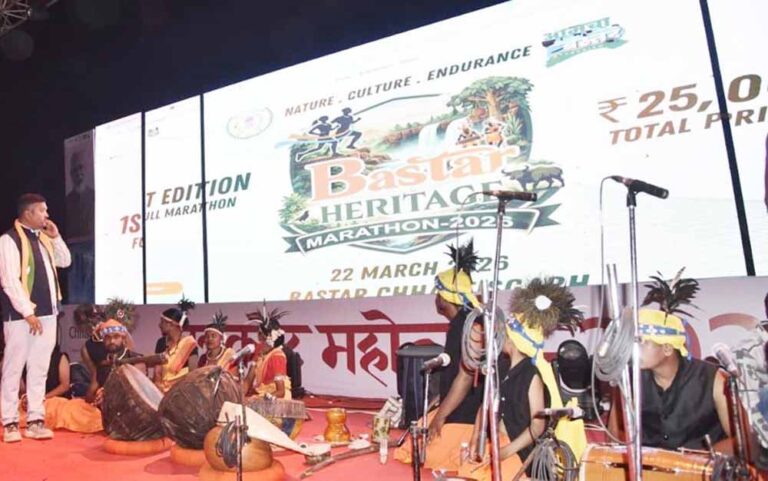 वन मंत्री  केदार कश्यप ने चित्रकोट महोत्सव के दौरान किया बस्तर हेरिटेज मैराथन के लोगो का अनावरण