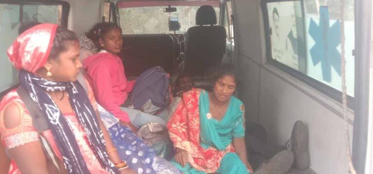 शारदा घाट अखड़ार के पास हुआ सड़क हादसा