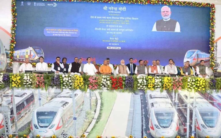 डबल इंजन की रफ्तार से पश्चिम उत्तर प्रदेश में विकास का स्वर्णिम अध्याय डबल इंजन की रफ्तार से पश्चिम उत्तर प्रदेश में विकास का स्वर्णिम अध्याय