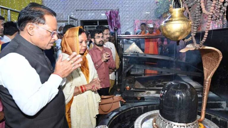 CM साय ने महाशिवरात्रि पर श्री सत्यनारायण बाबा धाम में की पूजा-अर्चना