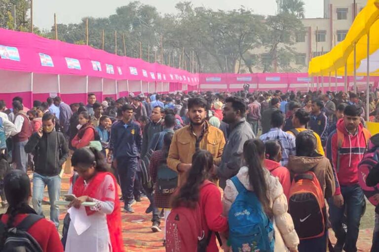 आईटीआई कोनी में संभाग स्तरीय रोजगार मेला की शुरूआत