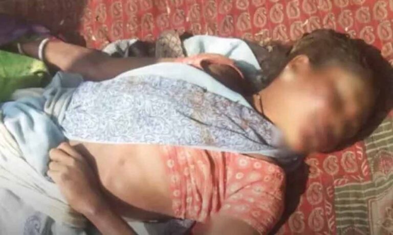 सहेलियों ने बदनामी से तंग आकर महिला की पीट-पीटकर की हत्या सहेलियों ने बदनामी से तंग आकर महिला की पीट-पीटकर की हत्या