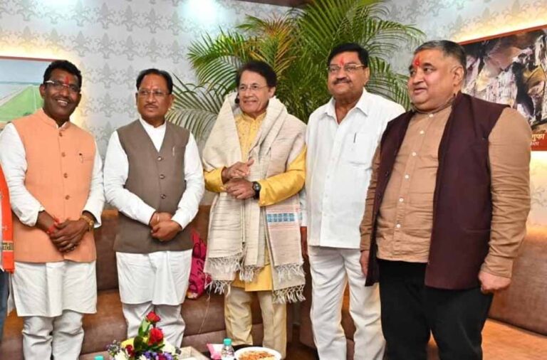 आस्था, संस्कृति और रामकथा से आलोकित हुआ राजिम कुंभ आस्था, संस्कृति और रामकथा से आलोकित हुआ राजिम कुंभ