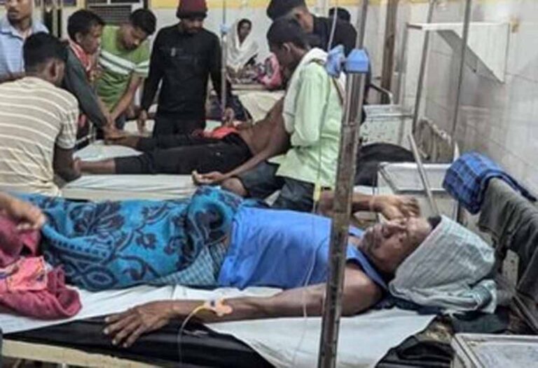 कलेक्टर ने स्वास्थ्य केंद्र में गंभीर लापरवाही पर CHO को नौकरी से किया बाहर