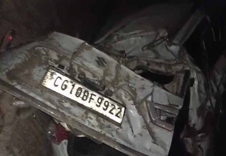 बारात से लौट रही कार गड्ढे में गिरने से 2 की मौत