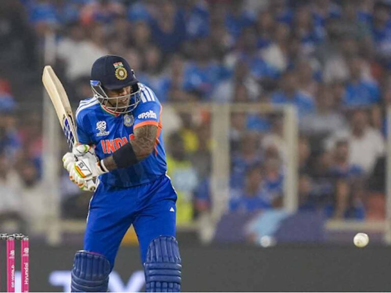 भारतीय बल्लेबाजी ढही, सूर्या के आउट होते ही आधी टीम पवेलियन