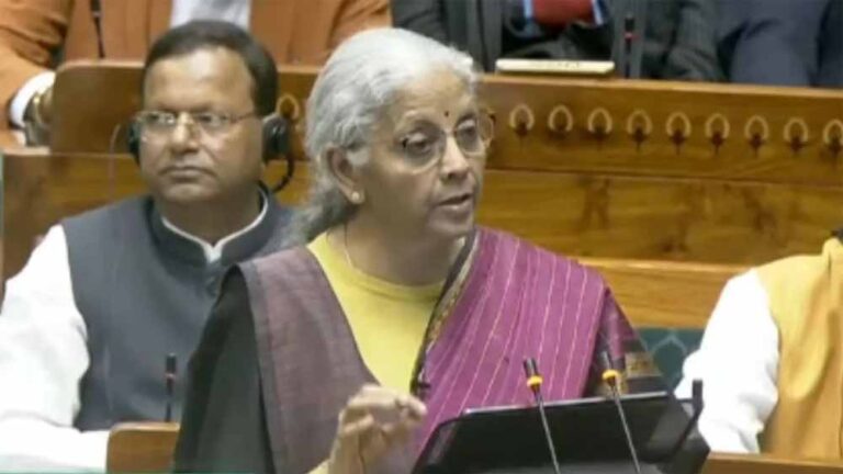 वित्त मंत्री सीतारमण ने भारत के आर्थिक विकास के लिए बताया 6 सूत्रीय फॉर्मूला