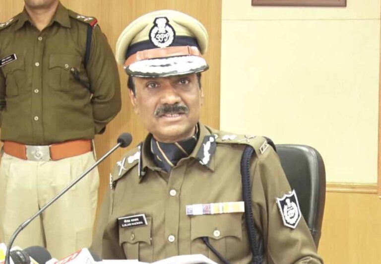 पुलिस के निशानेबाजों का महासंग्राम शुरू, डीजीपी मकवाणा ने किया उद्घाटन पुलिस के निशानेबाजों का महासंग्राम शुरू, डीजीपी मकवाणा ने किया उद्घाटन