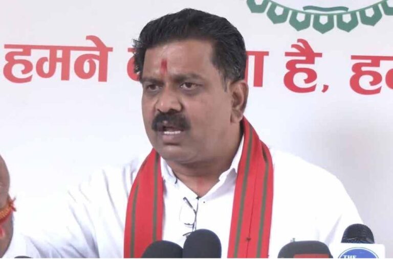 उपमुख्यमंत्री विजय शर्मा ने शैक्षणिक भ्रमण के लिए बस को दिखाई हरी झंडी